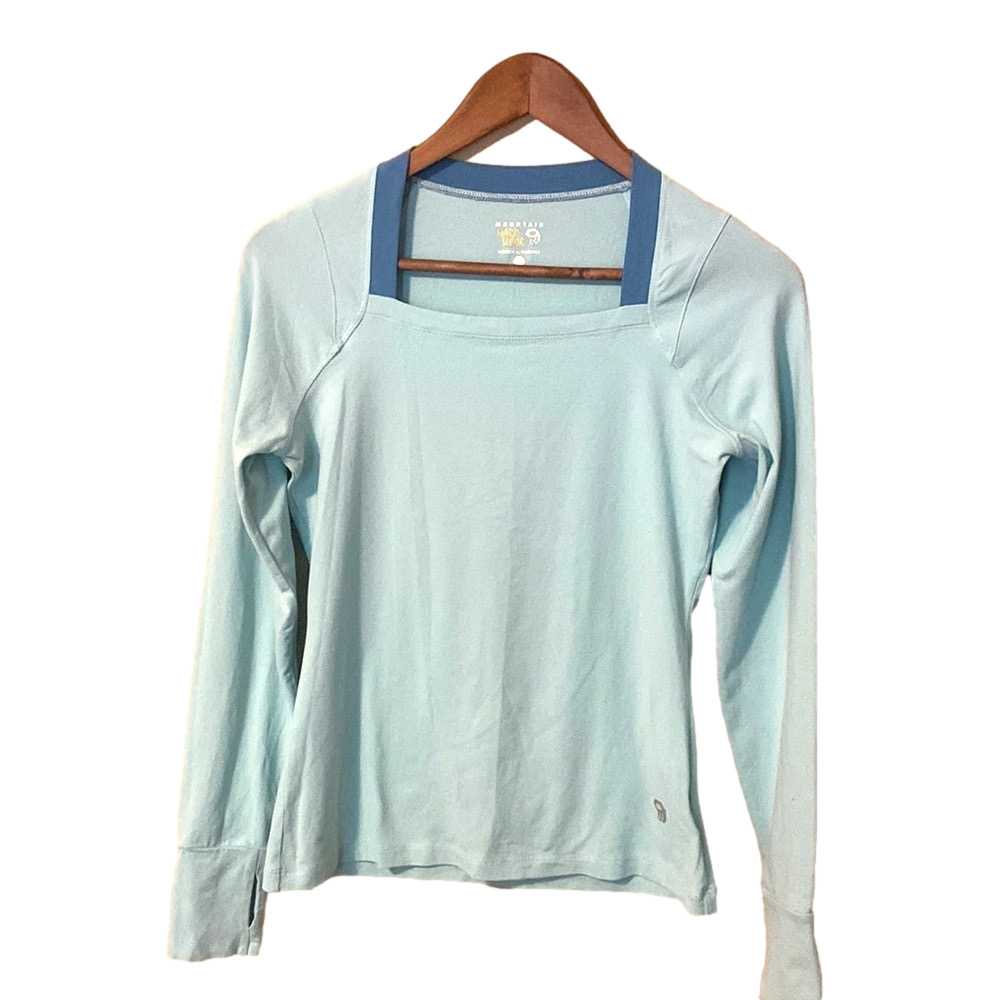 Mountain hardware Square neck Long sleeve turquoise top with cuffins.